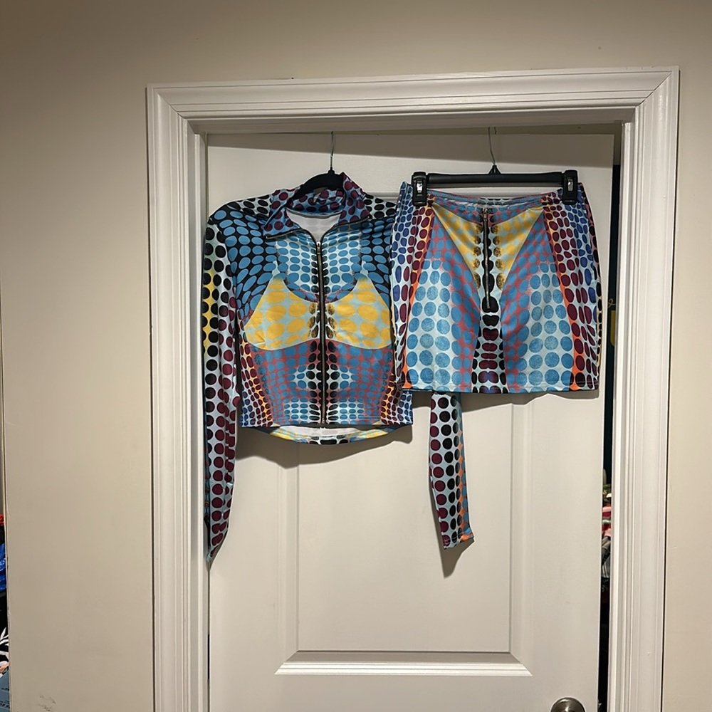 Colorful two piece - Picture 2 of 3